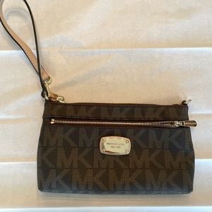 Michael Kors Jet Set Large Wristlet